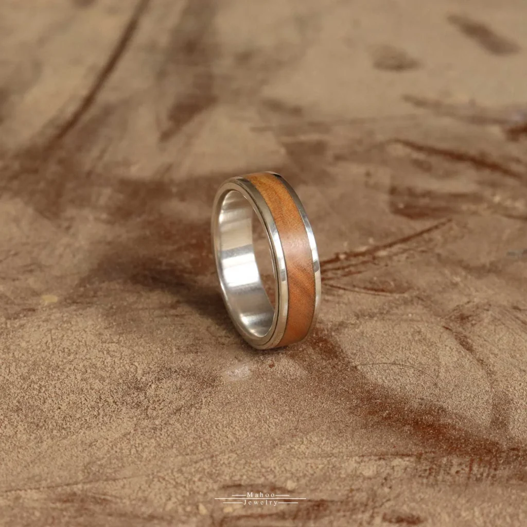 انگشتر نقره و چوب زیتون